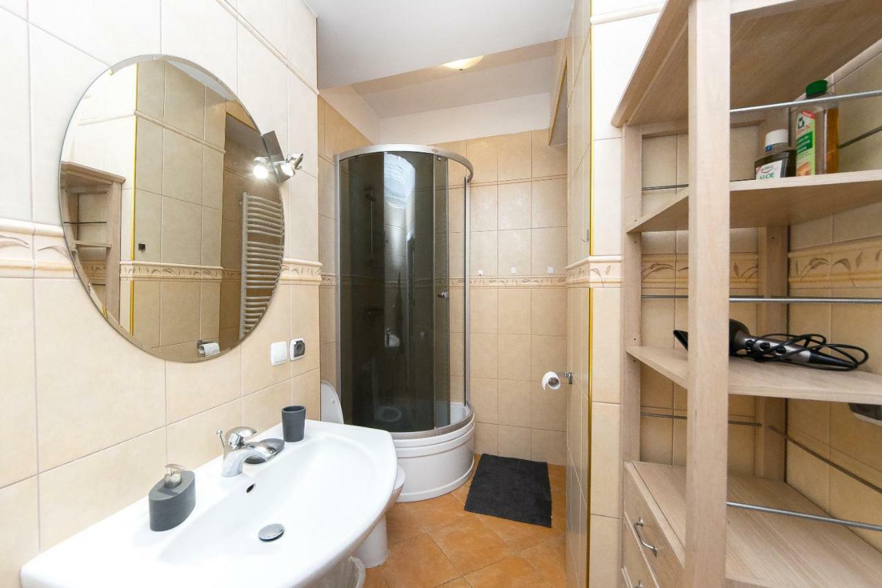 Spacious Apartment In Old Town P4You Pl クラクフ エクステリア 写真